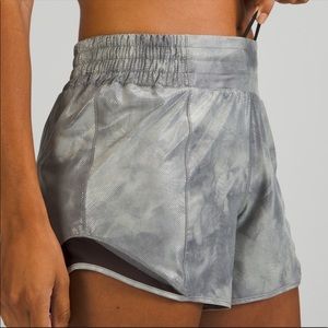 Lululemon SeaWheeze 2021 Hotty Hot High-Rise Lined Short 4" size 2